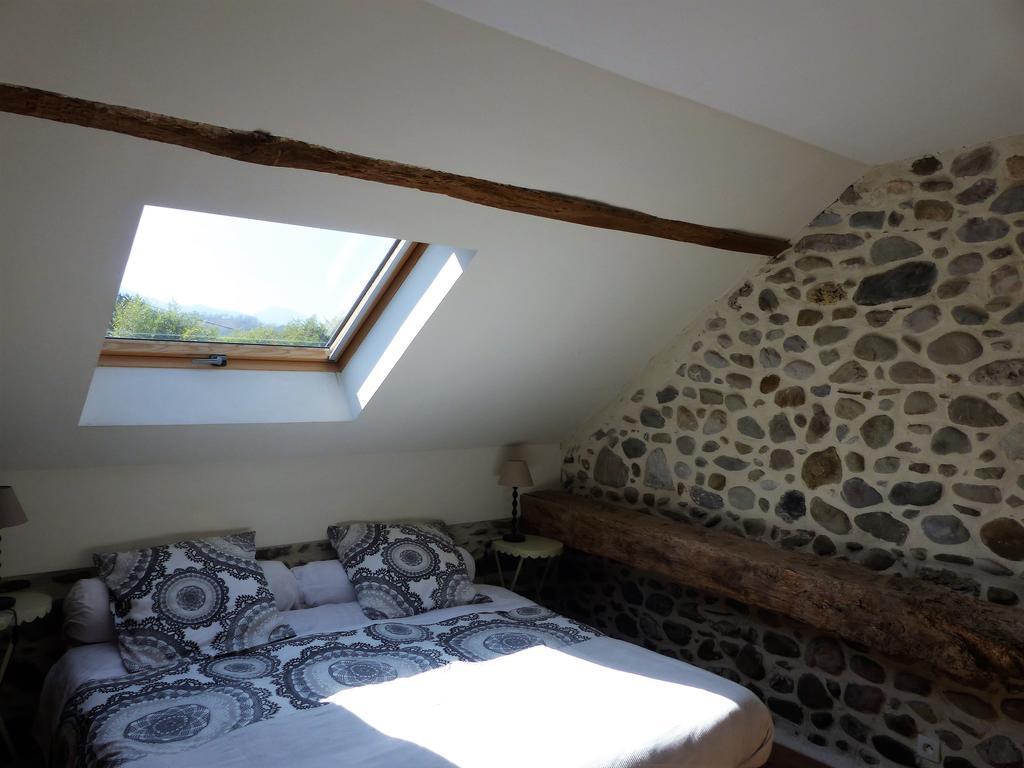Maison D'Hotes Les 3 Baudets Issor Exterior photo